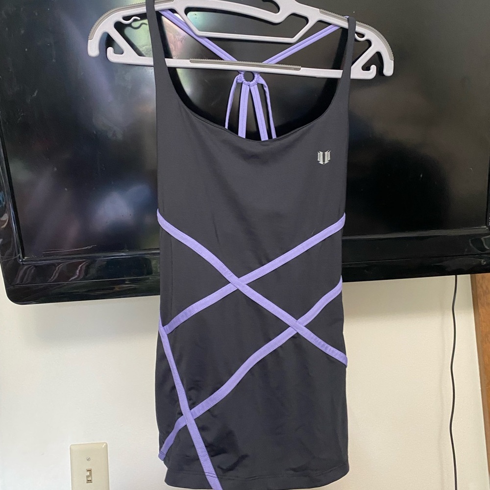 Eleven tank size small